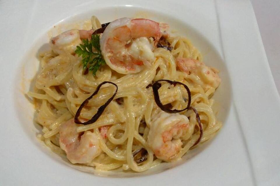 Pasta con Camarones al Ajillo Cremoso