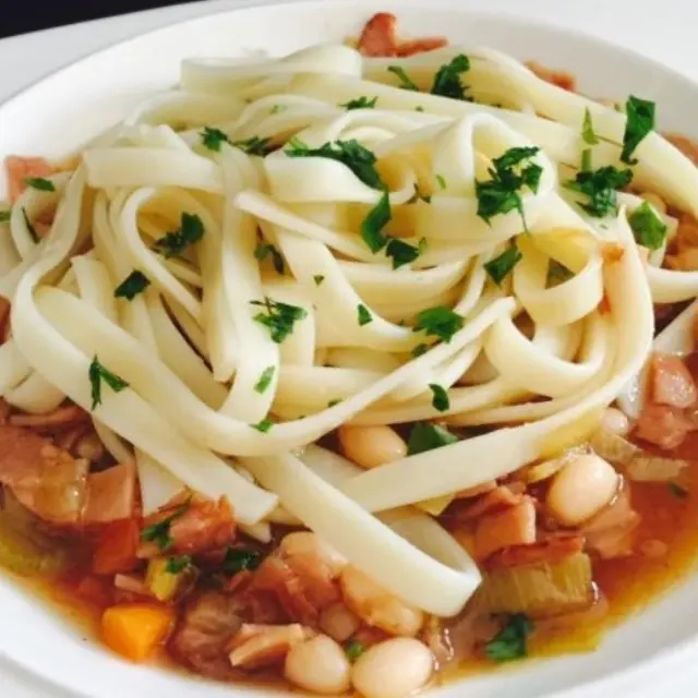 Sopa de Feijões com Massa