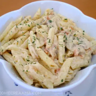 Macarrão com Baba de Urso e Cogumelos ao Estilo Francês e Mexicano