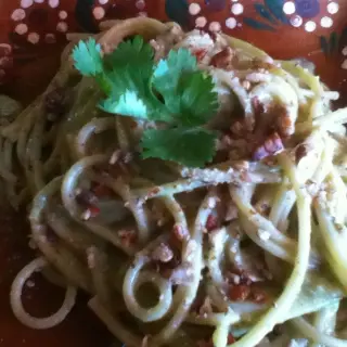Spaghetti in Avocado and Walnut Sauce
