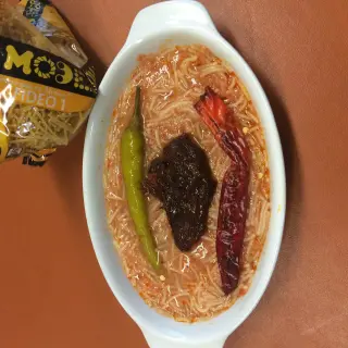 Sopa de Fideo aos Três Chiles