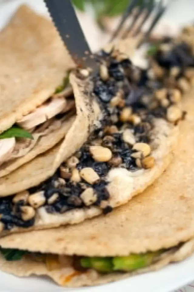 Quesadillas de Flor de Calabaza y Huitlacoche