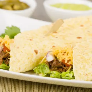 Tacos de Machaca de Carne com Queijo Cheddar e Pico de Gallo