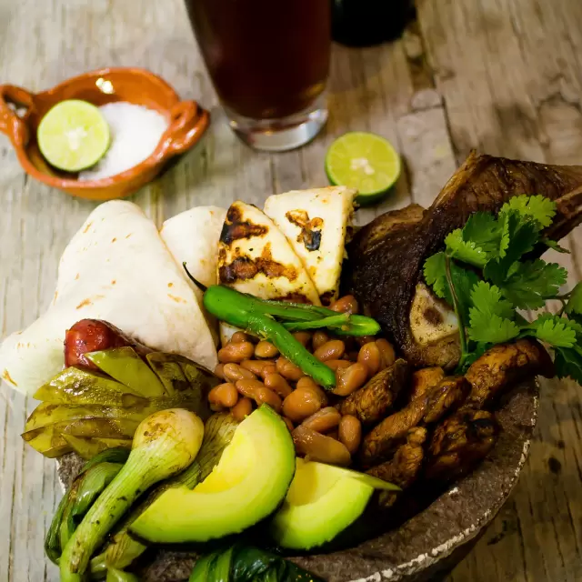 Molcajete de Carnes Mixtas