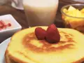 Hotcakes com Molho de Morango Sem Lactose