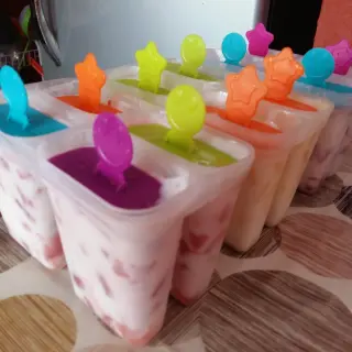 Yogurt Popsicles with Berries