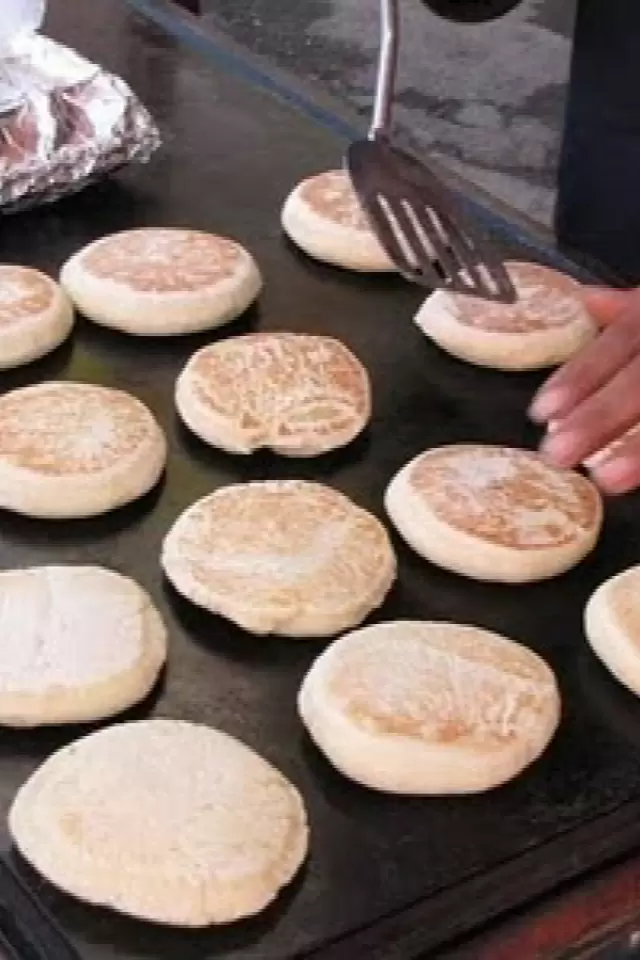 Gorditas de Harina en Comal