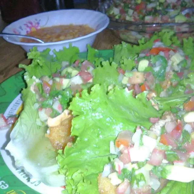 Tacos de Peixe com Salada de Surimi e Camarão