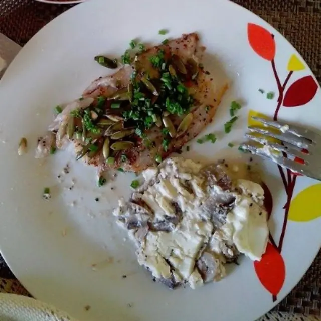 Peixe Branco com Cogumelos Recheados de Queijo Cremoso
