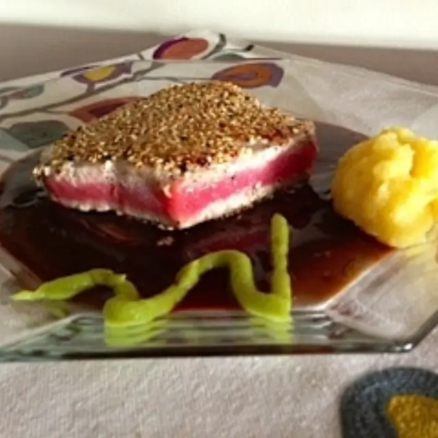 Medalhões de Atum com Gergelim e Tamarindo