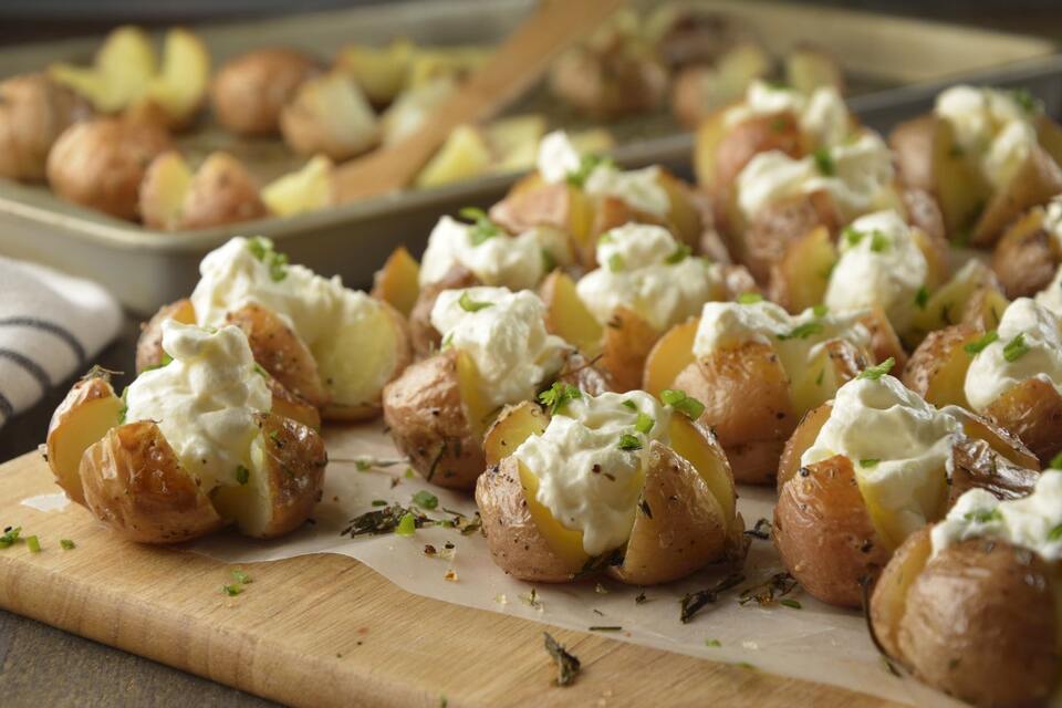 Papas Cambray Horneadas con Crema y Cebollín