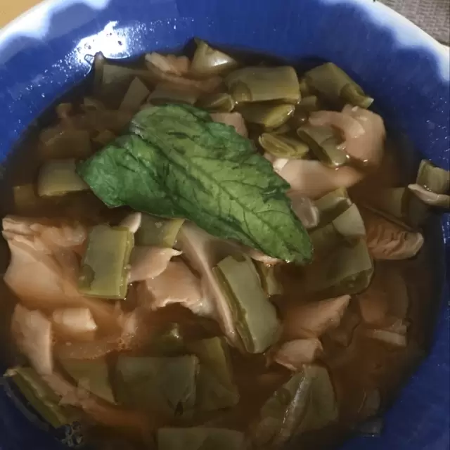 Sopa de Nopalitos con Hongos Zeta