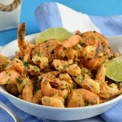 Camarones al Mojo de Ajo Marinados en Salsa Picante