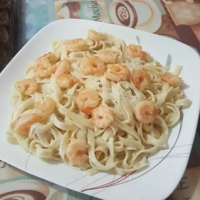 Pasta Alfredo con Camarones