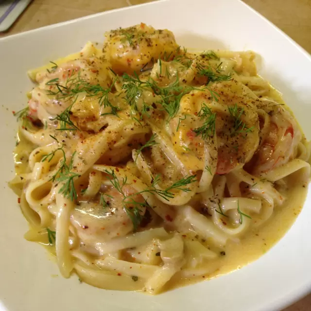 Pasta Alfredo con Camarones