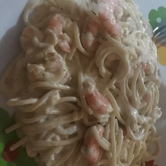 Pasta Alfredo con Camarones