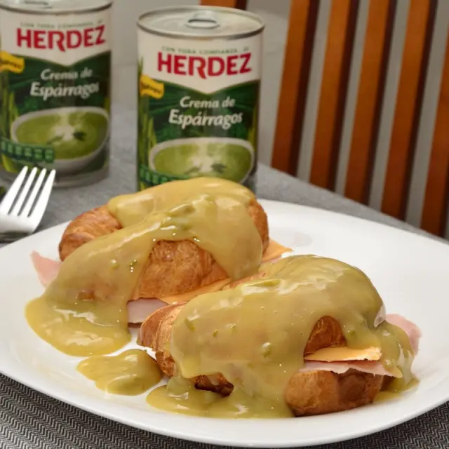 Cuernitos banhados com Creme de Aspargos