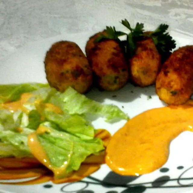 Tuna and Potato Chipotle Cakes