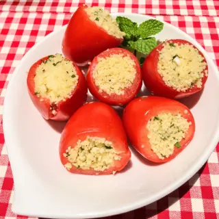 Tomates recheados de couscous