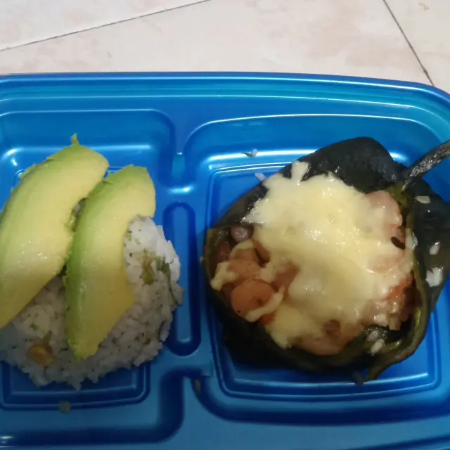 Pimentas Poblanas Recheadas de Camarão com Queijo Gratinado