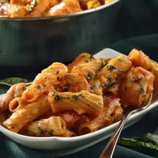 Rigatoni with Chicken and Spices