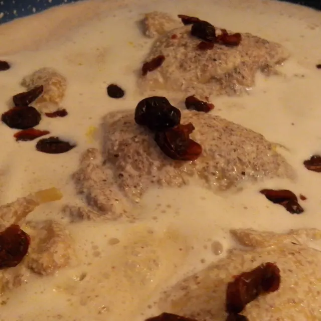 Chicken in Walnut Sauce and Blueberries