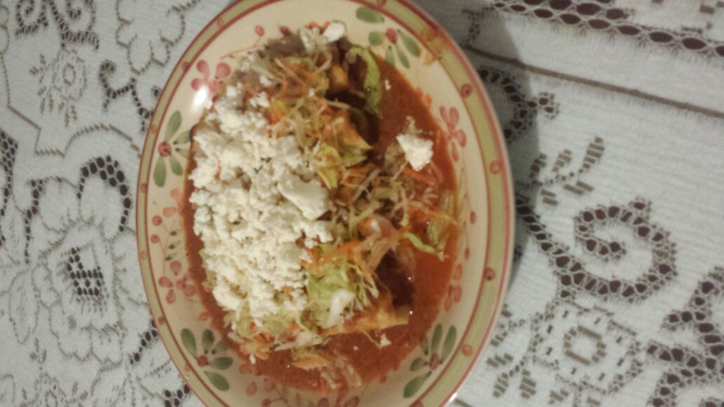 Tacos Ahogados de Pollo con Salsa Roja