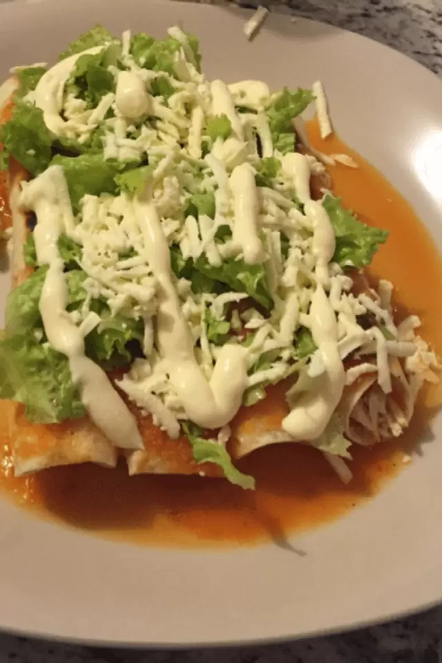 Tacos Ahogados de Pollo con Salsa Roja