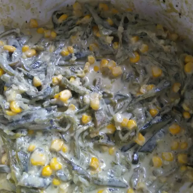 Rajas con Crema y Queso