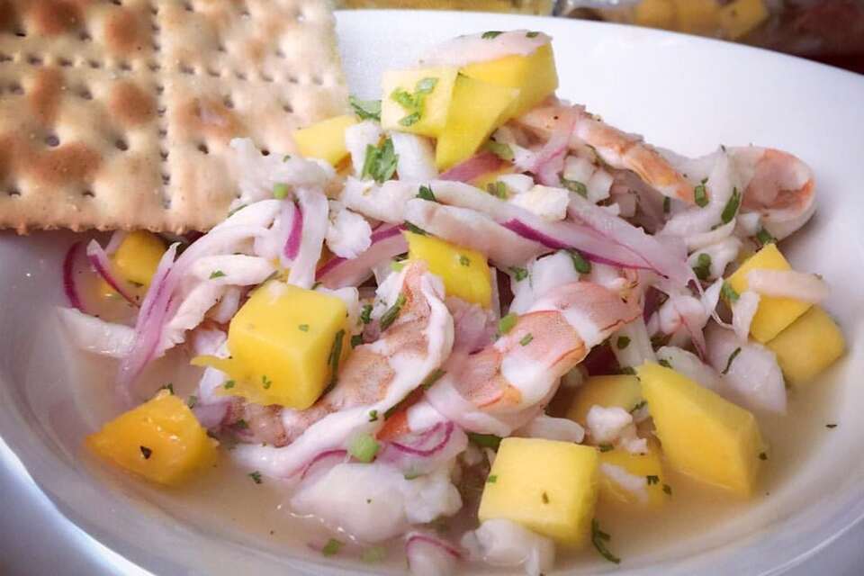 Tiritas de Pescado y Camarón al Aguachile de Mango