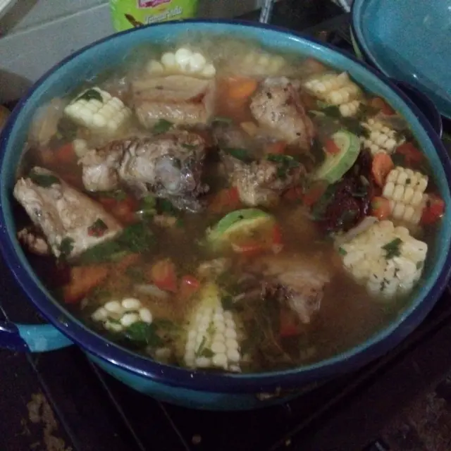 Caldo Tlalpeño com Porco