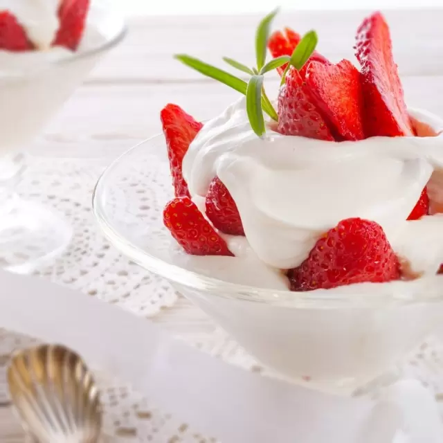 Fresas con Crema y Lecherita