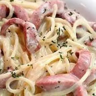 Espaguete com Presunto e Bacon