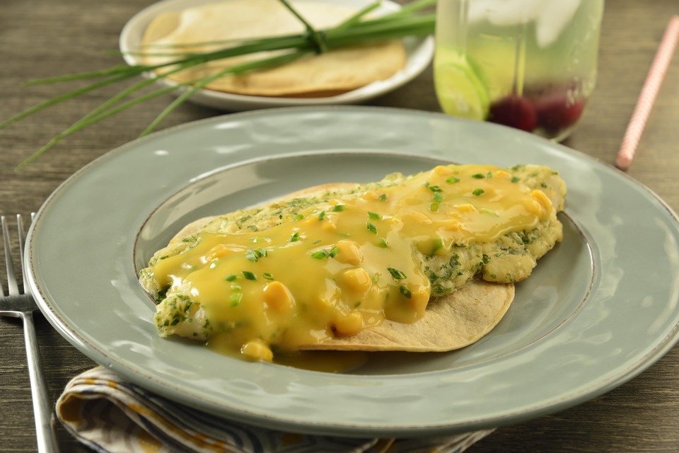 Filete de Pescado en Salsa de Elote y Cebollín