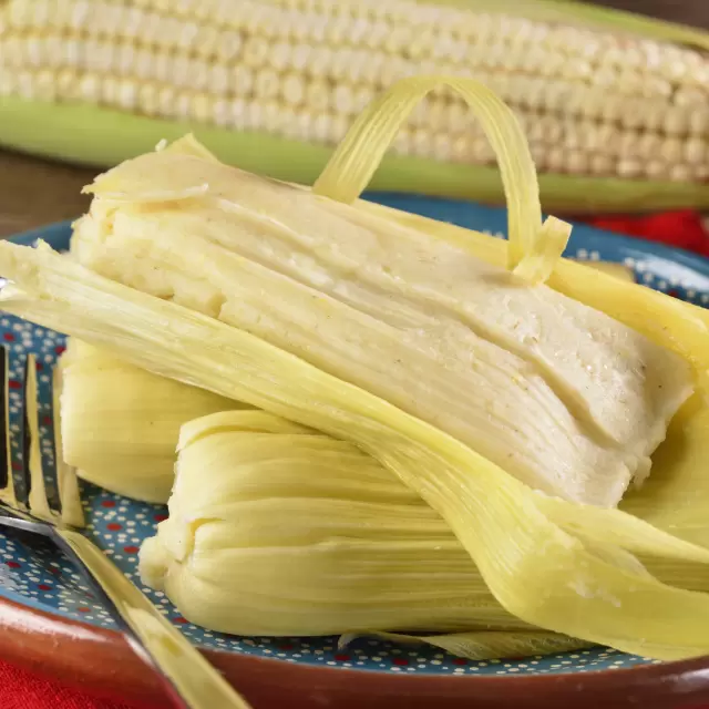 Tamales de Elote con Queso Cottage