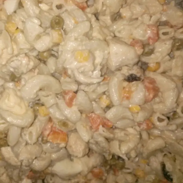 Salada de Massa com Pedaços de Frango