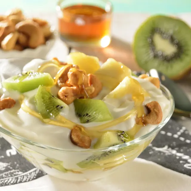 Copinho de Frutas Tropicais com Iogurte