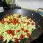 Salada de massa com molho de iogurte e bolinhas de queijo