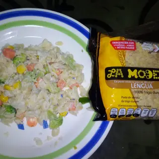 Salada Rápida para a Mãe Moderna com Massa Linguinha