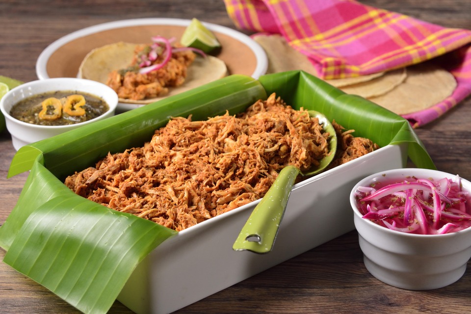 Cochinita Pibil con Cebollas Curadas