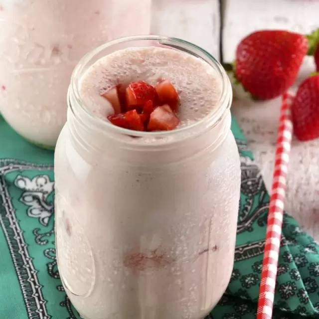 Agua de Fresa con Crema