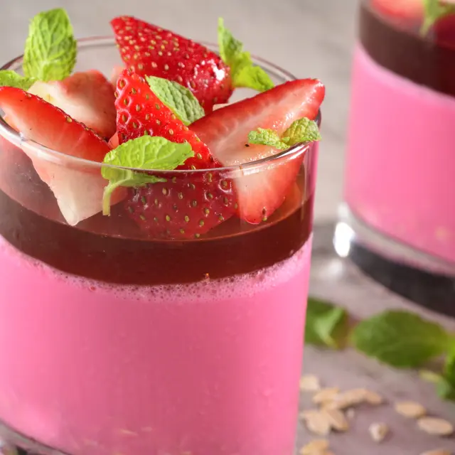 Gelatina Light Bicolor de Morango com Aveia e Xerez