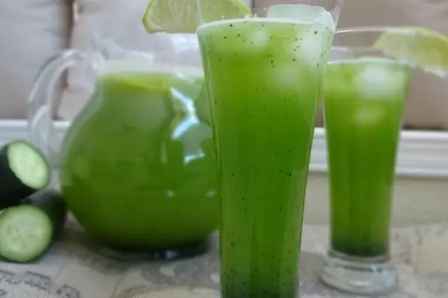 Agua de Limón con Chaya y Pepino