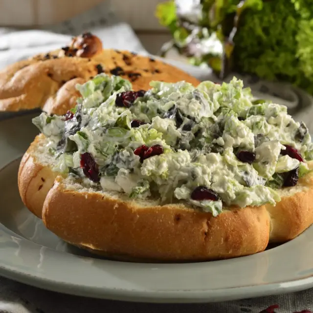 Dip de Alface com Queijo Azul e Morangos
