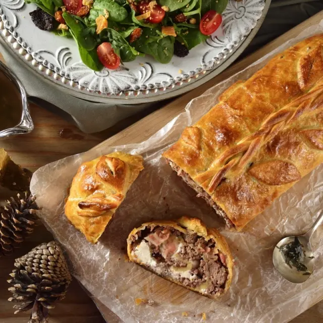 Puff Pastry Meat Roll
