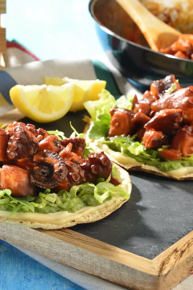 Tostadas de Pulpo Adobado