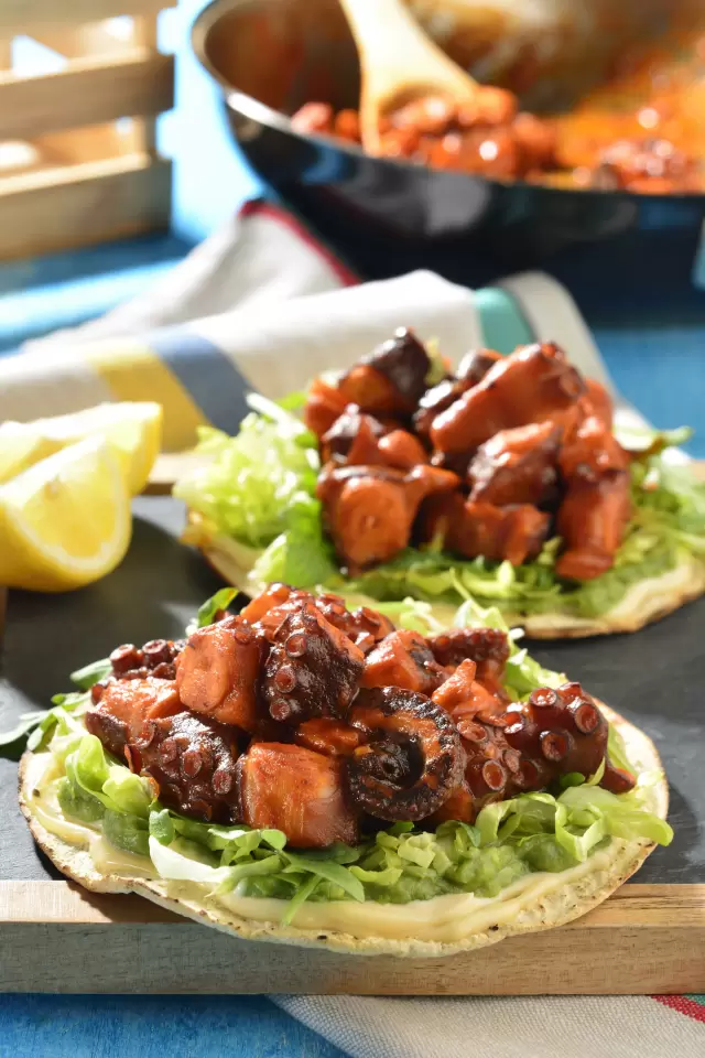 Tostadas de Pulpo Adobado