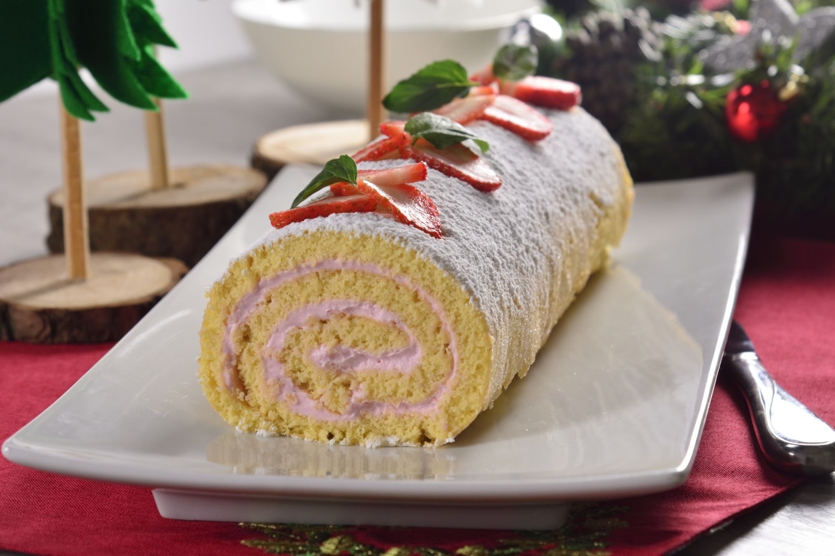 Strawberry Vanilla Swiss Roll Cake