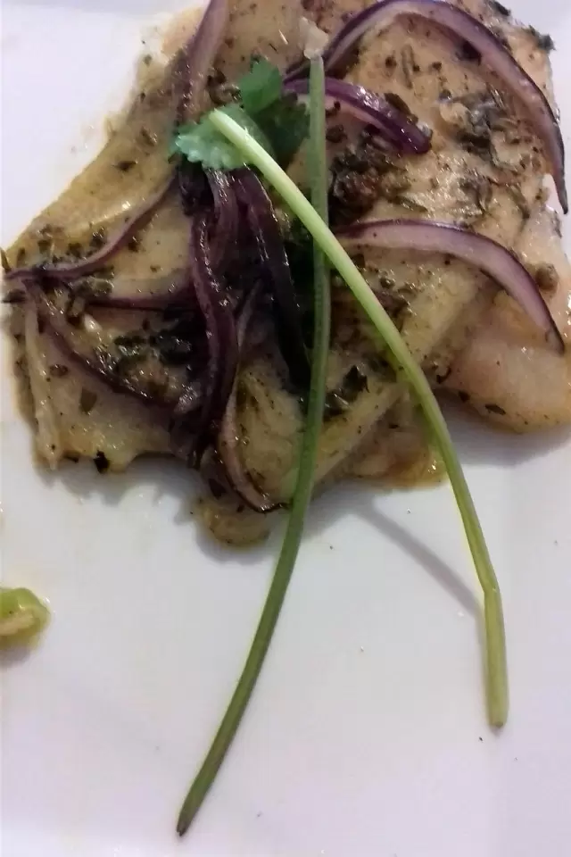 Filete de Tilapia con Mantequilla y Finas Hierbas