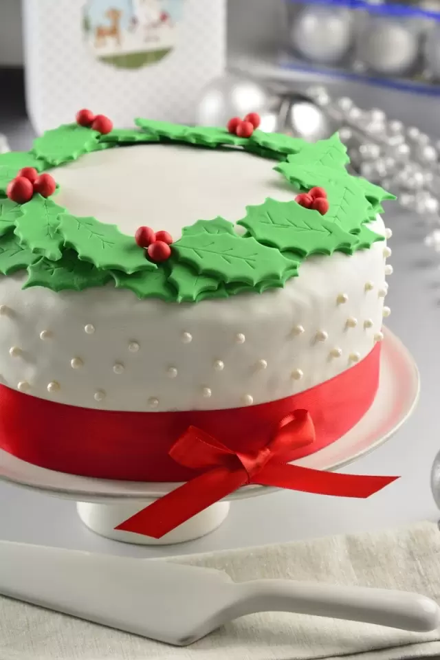 23 Best fondant christmas cake ideas | christmas cake, xmas cake, cupcake  cakes